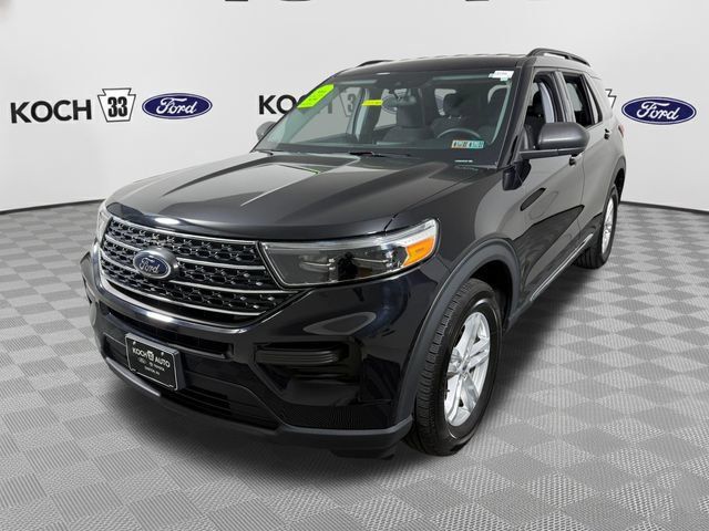 Used 2023 Ford Explorer XLT AWD/4WD image 3