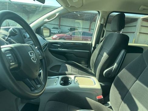 Used 2014 Dodge Grand Caravan SXT image 4