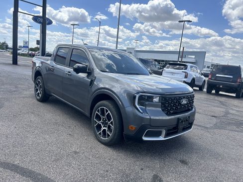 Certified 2025 Ford Maverick Lariat w/ 4K Tow Package AWD/4WD image 7