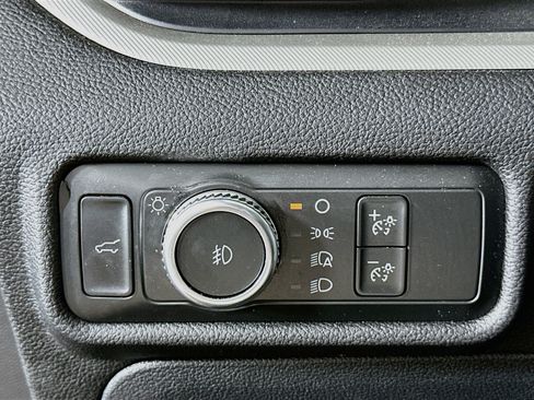 Used 2021 Ford Explorer XLT w/ Equipment Group 202A AWD/4WD image 17