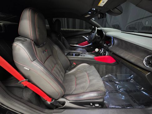 Used 2021 Chevrolet Camaro ZL1 RWD image 38