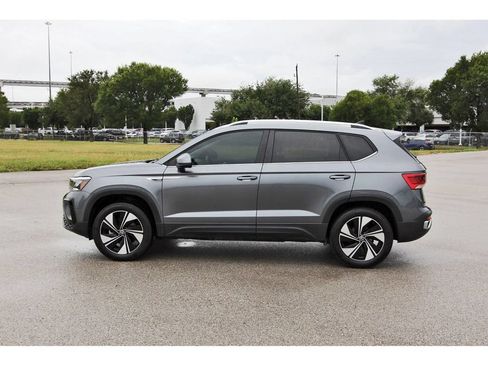 Used 2024 Volkswagen Taos SE w/ Panoramic Sunroof Package AWD/4WD image 6