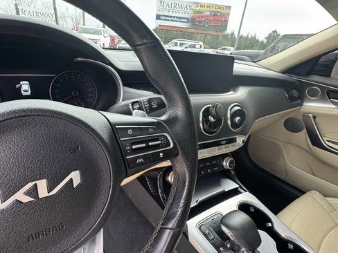 Used 2022 Kia Stinger GT2 image 19