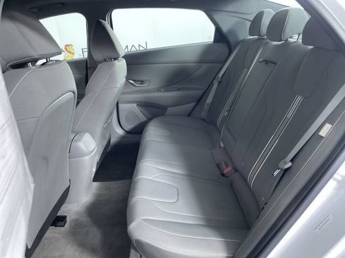 Used 2025 Hyundai Elantra SEL FWD image 21