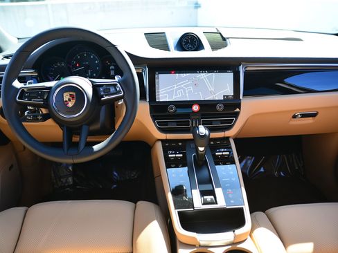 Certified 2026 Porsche Macan AWD/4WD image 16