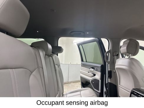 Used 2024 Jeep Wagoneer L 4WD image 26