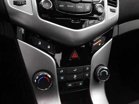 Used 2014 Chevrolet Cruze LT image 19