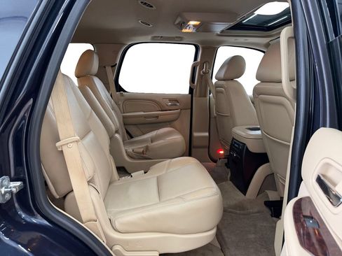 Used 2013 Cadillac Escalade Luxury AWD/4WD image 17