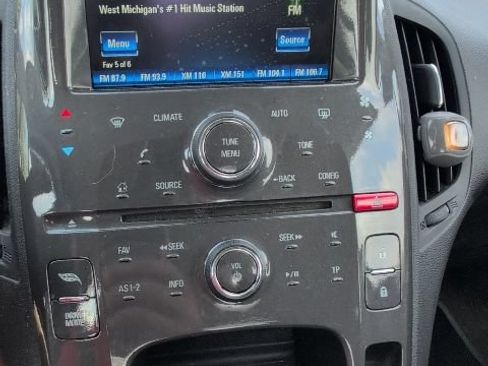 Used 2014 Chevrolet Volt FWD image 11