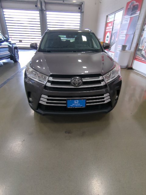 Used 2017 Toyota Highlander XLE AWD/4WD image 3
