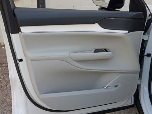Used 2025 Volvo EX90 Plus AWD/4WD image 42
