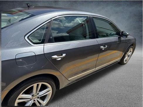 Used 2015 Volkswagen Passat TDI SEL Premium FWD image 7
