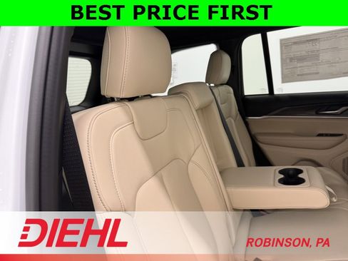 New 2025 Jeep Grand Cherokee Limited w/ Black Appearance Package image 12