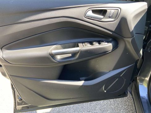 Used 2019 Ford Escape SE FWD image 12