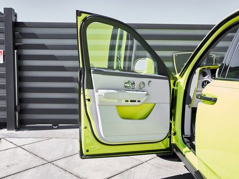 Used 2024 Rolls-Royce Cullinan image 39