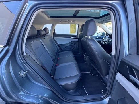 Certified 2022 Volkswagen Taos SE image 21