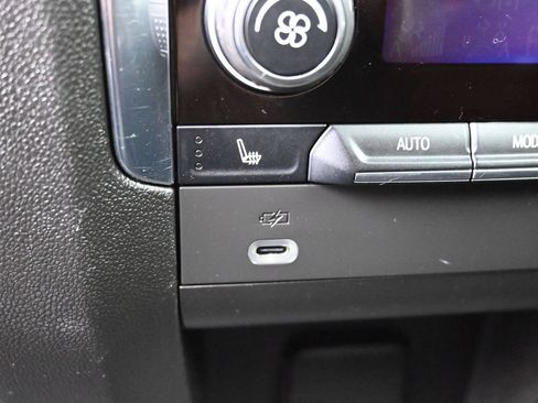 Used 2022 Chevrolet Suburban High Country w/ LPO, Illumination Package AWD/4WD image 24