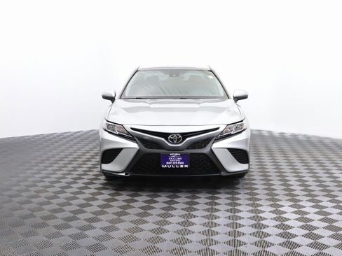 Used 2019 Toyota Camry SE image 4