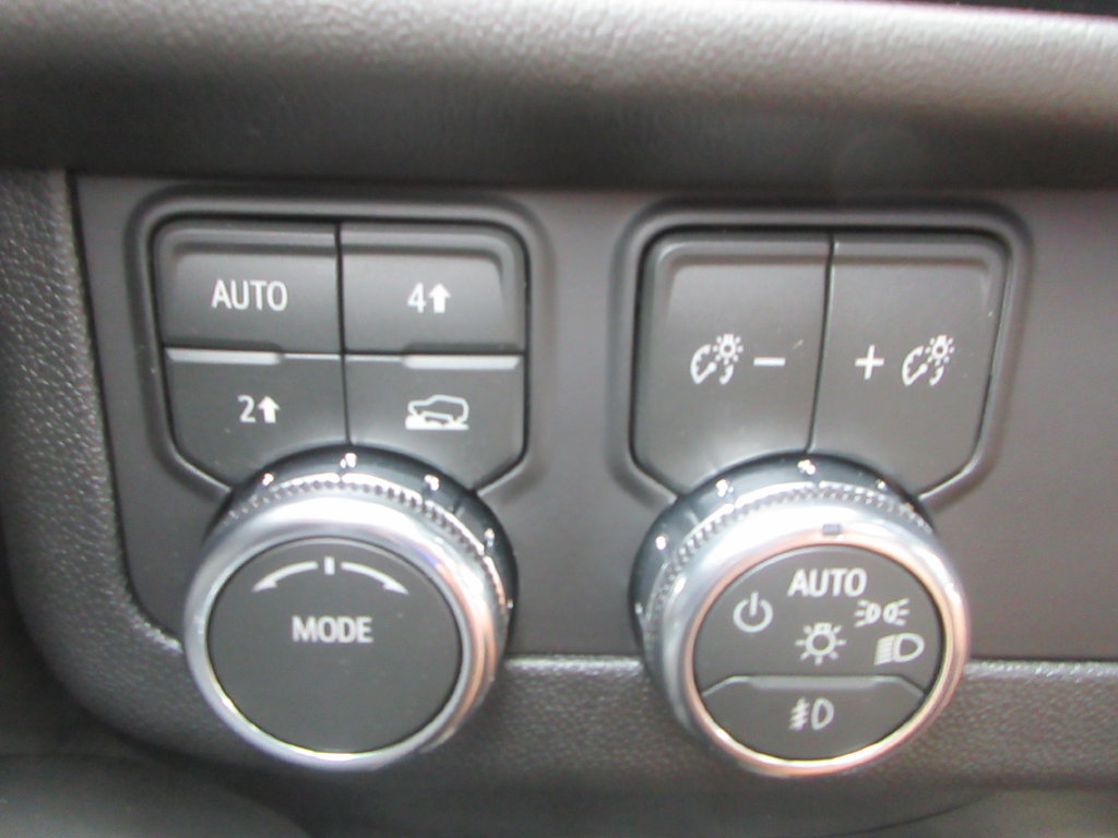 New 2026 GMC Yukon Denali w/ Sun & Power Step Package AWD/4WD image 17