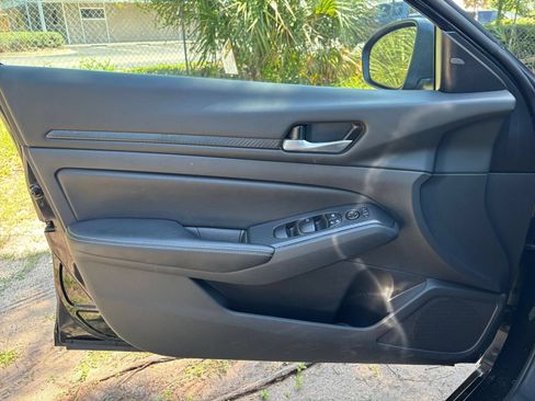 Used 2025 Nissan Altima 2.5 SV FWD image 18