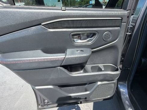 Used 2025 Honda Pilot Black Edition image 14