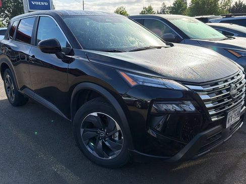 Used 2025 Nissan Rogue SV FWD image 2