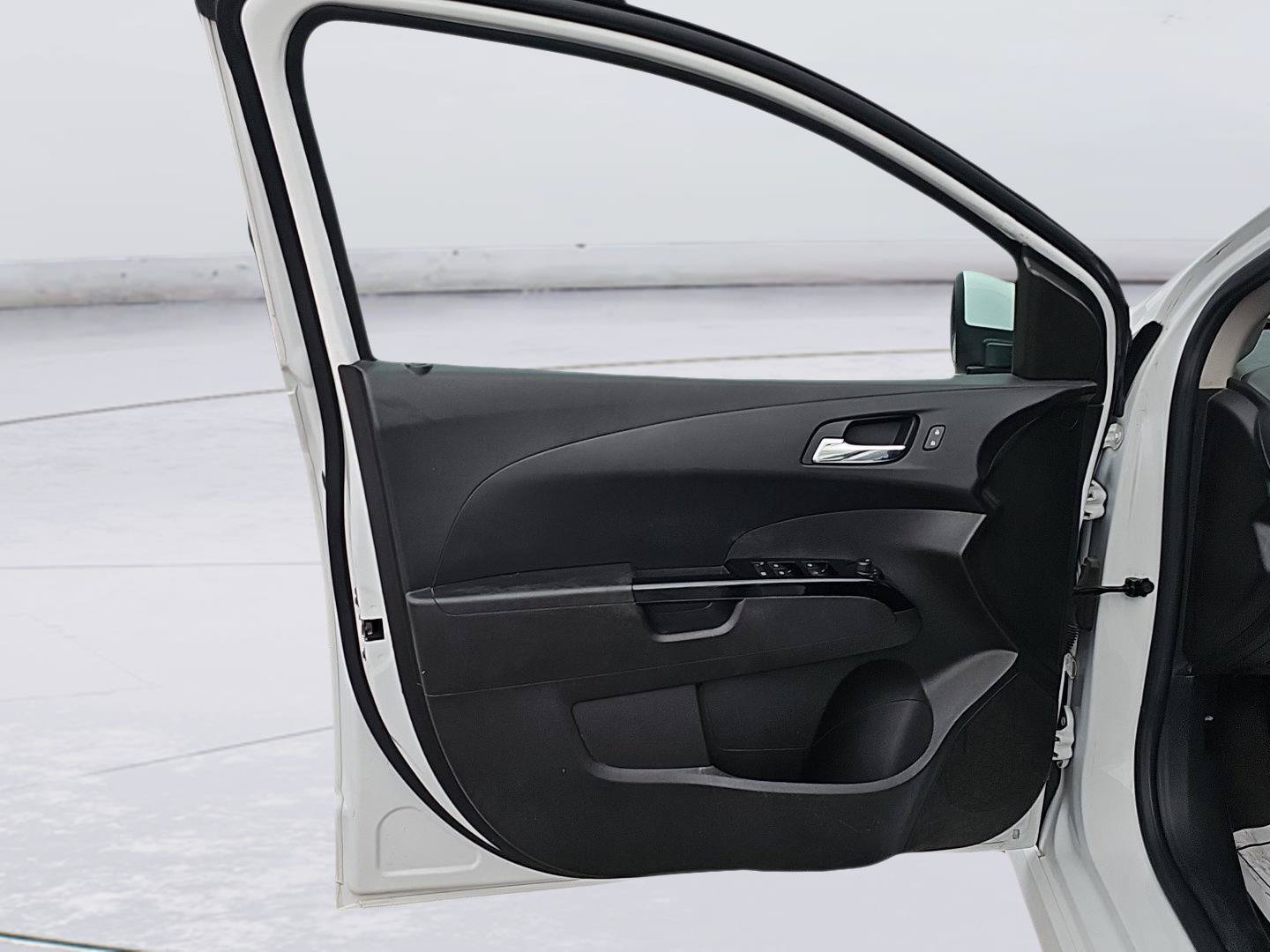 Used 2020 Chevrolet Sonic LT w/ RS Package FWD image 11