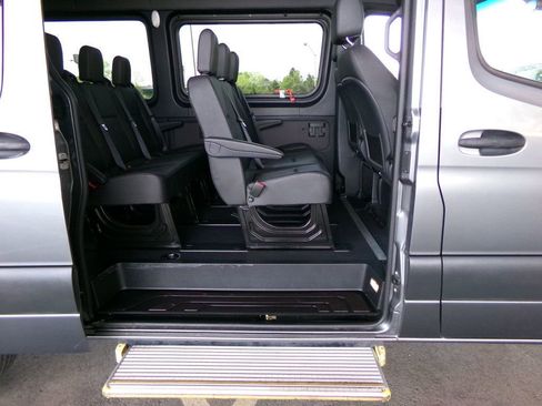 Used 2019 Mercedes-Benz Sprinter 2500 image 12