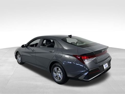 New 2026 Hyundai Elantra SE FWD image 3