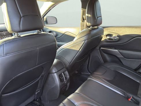 Used 2020 Jeep Cherokee Latitude Plus image 29