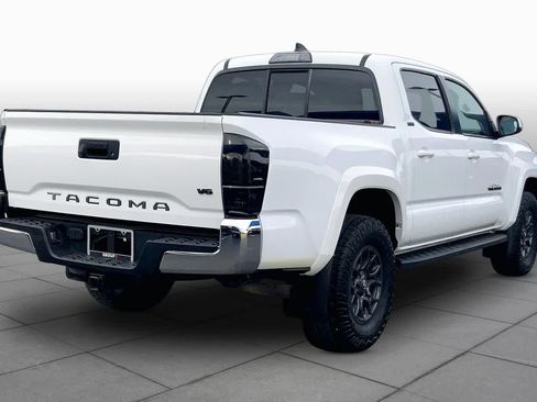 Used 2017 Toyota Tacoma SR5 w/ Tow Package RWD image 12