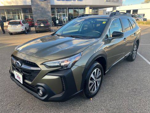 Certified 2025 Subaru Outback Premium w/ Popular Package #1A image 3