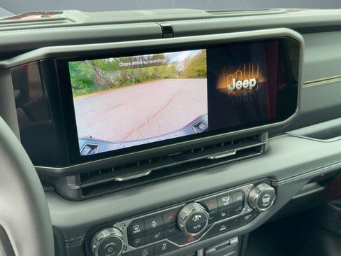 New 2025 Jeep Gladiator Sport image 21