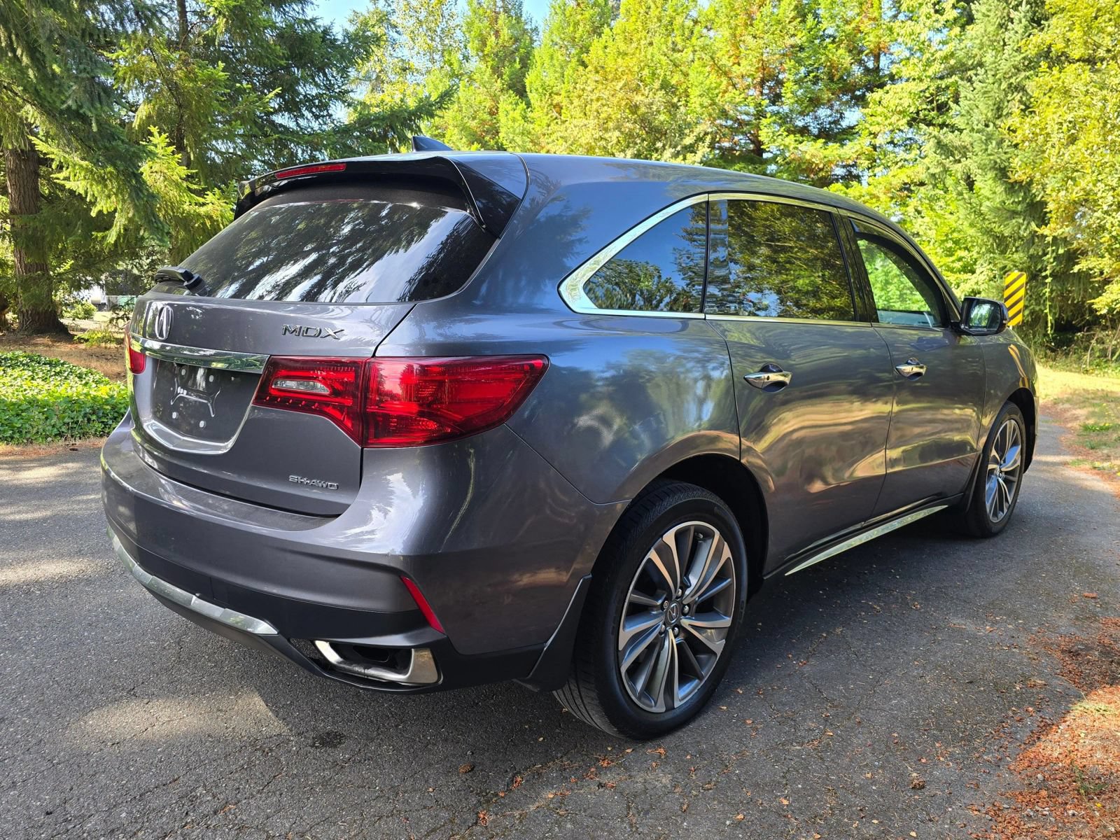 Used 2017 Acura MDX w/ Technology Package AWD/4WD image 5