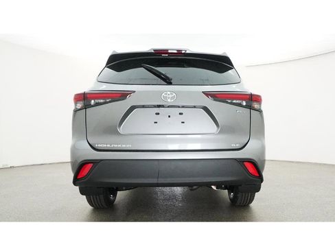 New 2026 Toyota Highlander XLE image 23