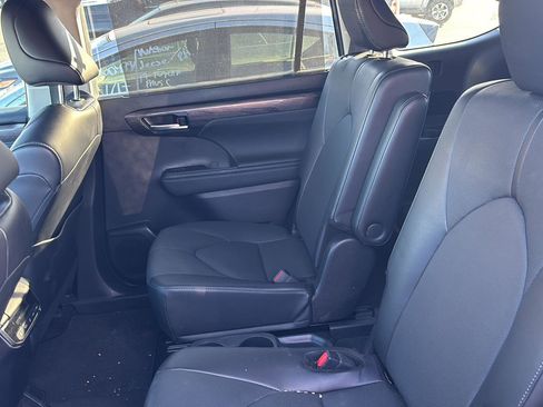 Used 2024 Toyota Highlander Limited image 6