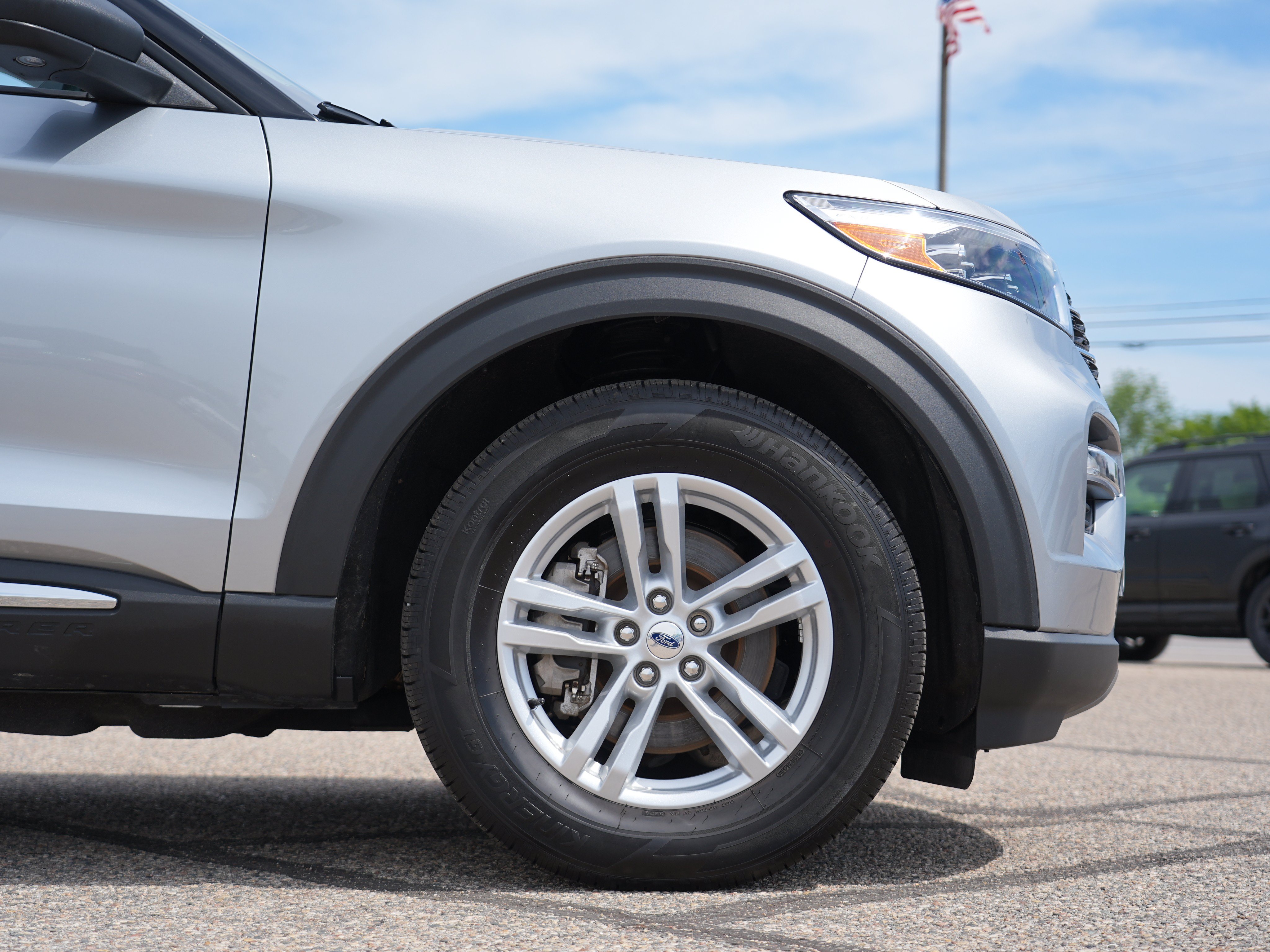 Used 2023 Ford Explorer XLT w/ Equipment Group 202A AWD/4WD image 13