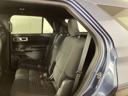 Used 2020 Ford Explorer XLT w/ Comfort Package AWD/4WD image 14