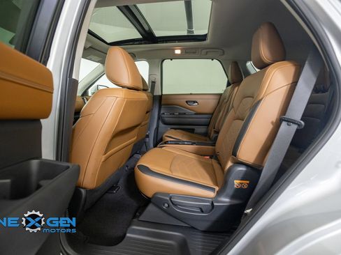 Used 2022 Nissan Pathfinder Platinum AWD/4WD image 28