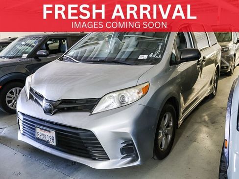 Used 2020 Toyota Sienna L FWD image 1