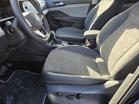 Used 2024 Volkswagen Taos SE image 10