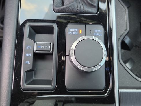Used 2023 Toyota Tundra Platinum AWD/4WD image 28
