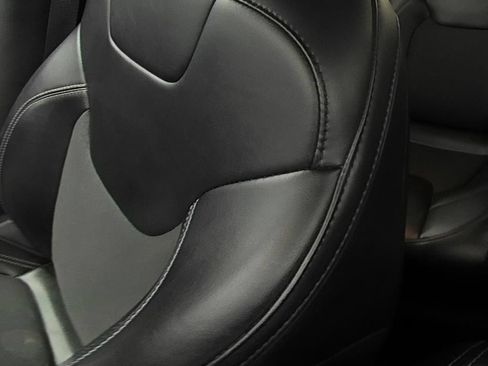 Used 2020 Jeep Cherokee Latitude Plus w/ Comfort/Convenience Group FWD image 15