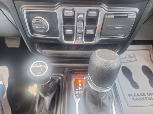 Used 2023 Jeep Gladiator Sport AWD/4WD image 20