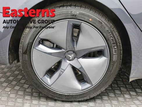 Used 2019 Tesla Model 3 Standard Range image 27