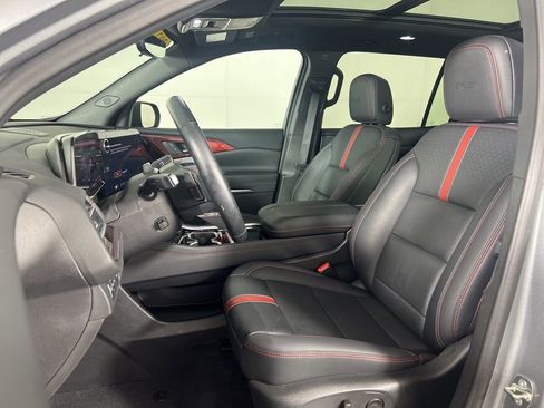 Used 2024 Chevrolet Traverse RS image 8