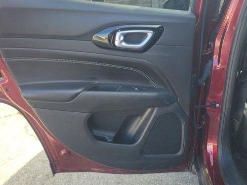 Used 2022 Jeep Compass Latitude image 13