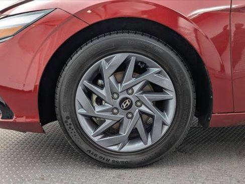 Used 2024 Hyundai Elantra SEL FWD image 29