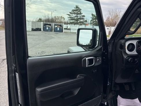 Used 2024 Jeep Wrangler Willys image 13