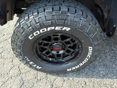 Used 2021 Toyota Tacoma TRD Off-Road image 10